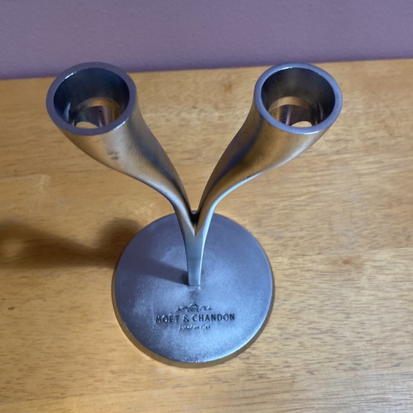 Moet & Chandon Champagne Flute Glasses and Stand - Picture 6 of 6